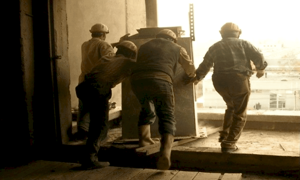 GÜLLE İLE BİNA YIKIM