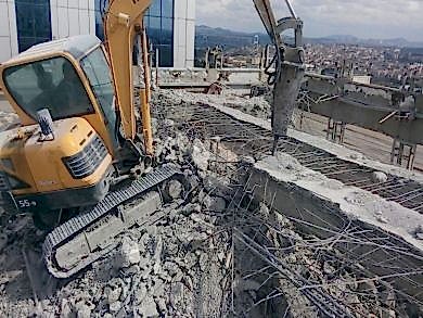 (118m) Maslak Doğuş a Ait Plaza Yıkımı