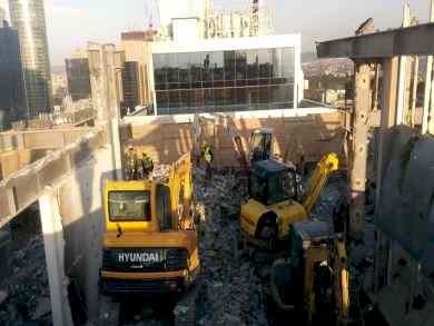 (118m) Maslak Doğuş a Ait Plaza Yıkımı