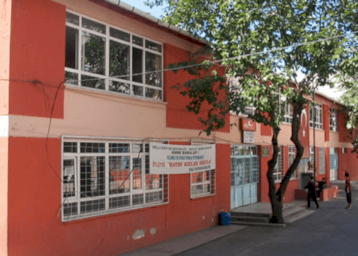 İzzetpaşa İÖ Okulunun Yıkımı