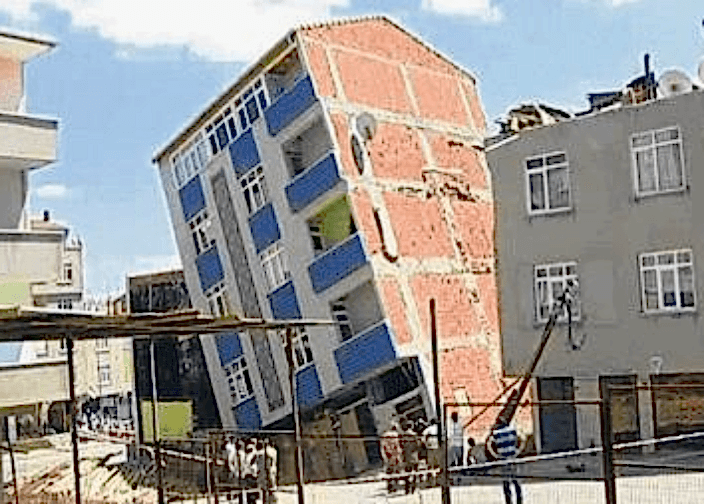 Kıraç Yatan Binanın Acil yıkımı